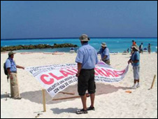 Guerra por la arena en Cancún