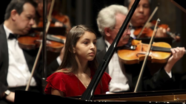 Bellas Artes aplaude ‘la armoní­a’ de la pianista prodigio Daniela Liebman