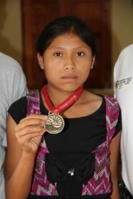 Nií±a indí­gena maya, representante de Quintana Roo en torneo deportivo nacional
