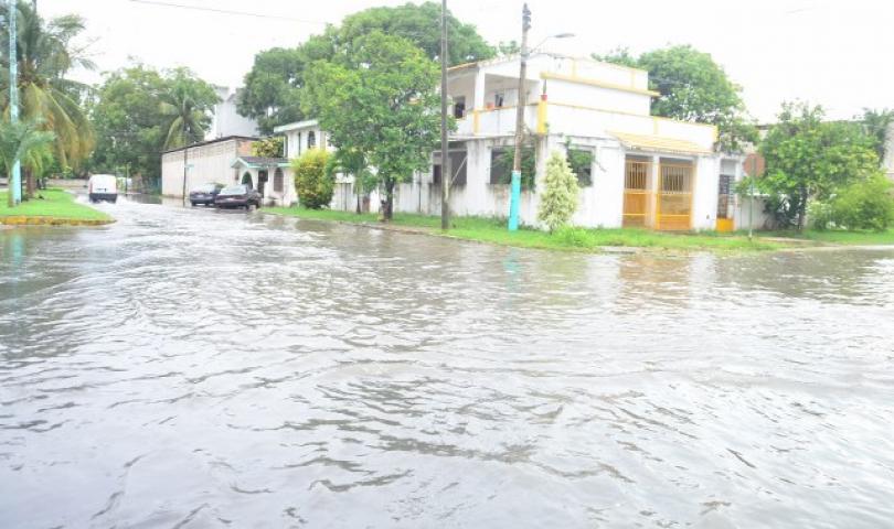Chetumal: Lluvias por onda tropical No. 27
