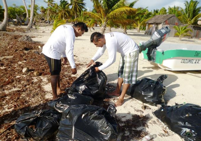 Quintana Roo: Retiran de las playas diez toneladas de basura