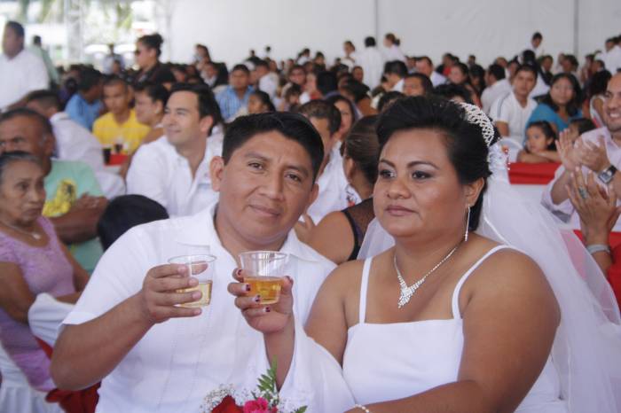 Playa del Carmen:  Proyectan boda colectiva en la playa