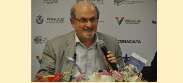 La literatura no cambia al mundo: Salman Rushdie