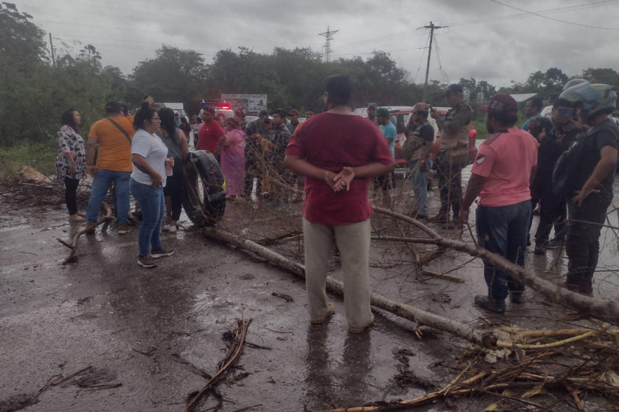 Daño en obra del Tren Maya dejó sin electricidad a comunidades de Bacalar por cuatro días